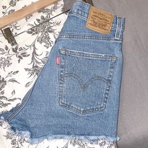Levis Strauss Jean Shorts (3 of 6)